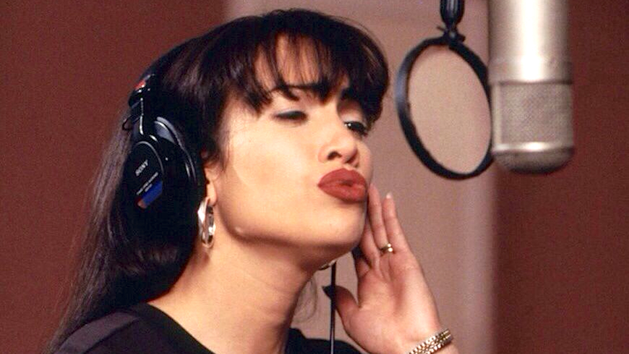 Jennifer Lopez as Selena