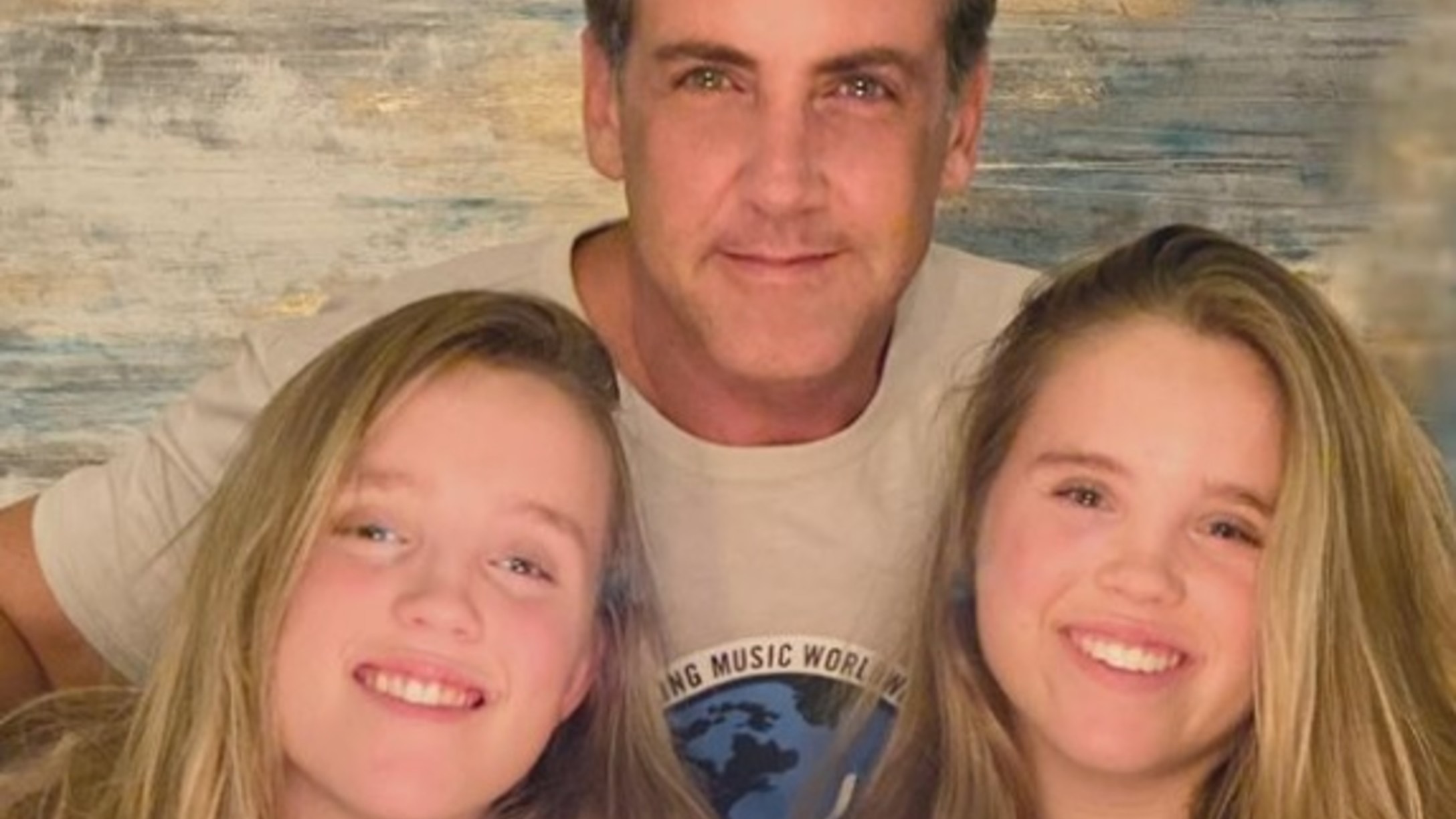 Carlos Ponce y sus hijas