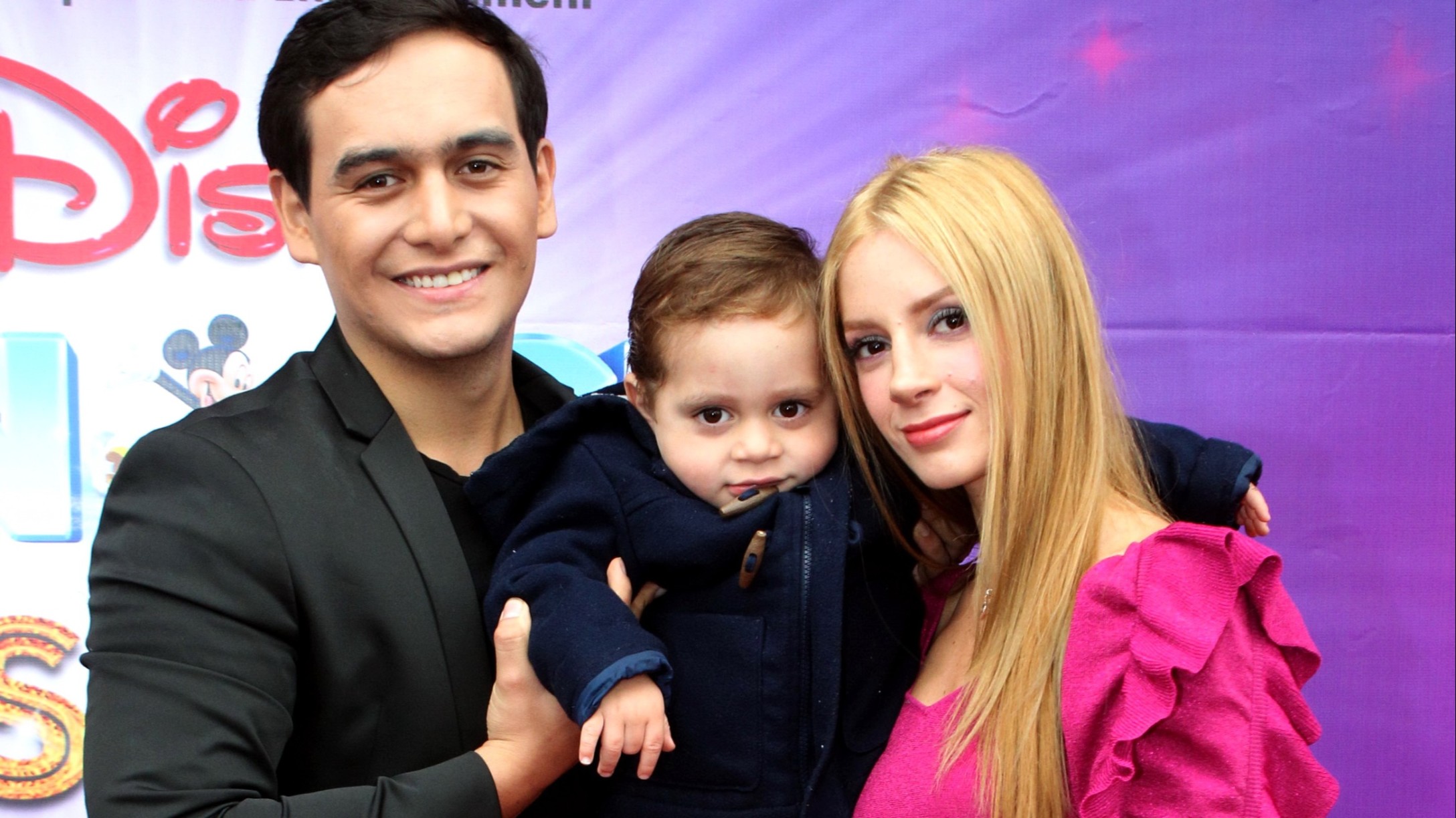 Julián Figueroa con su esposa Imelda Garza y su hijo