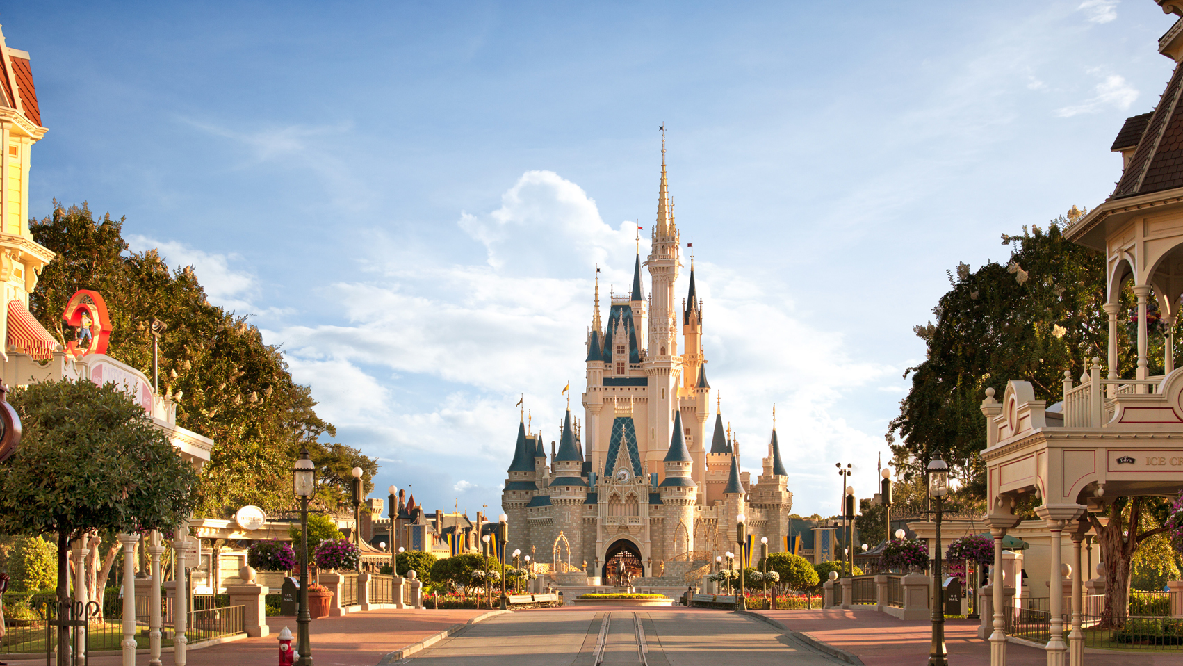 Cinderella_Castle_at_Walt_Disney_World.jpg