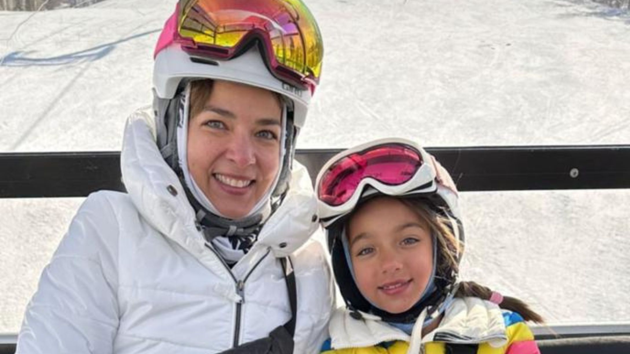 Adamari López y Alaïa se llevan gran sorpresa durante travesía por la montaña nevada