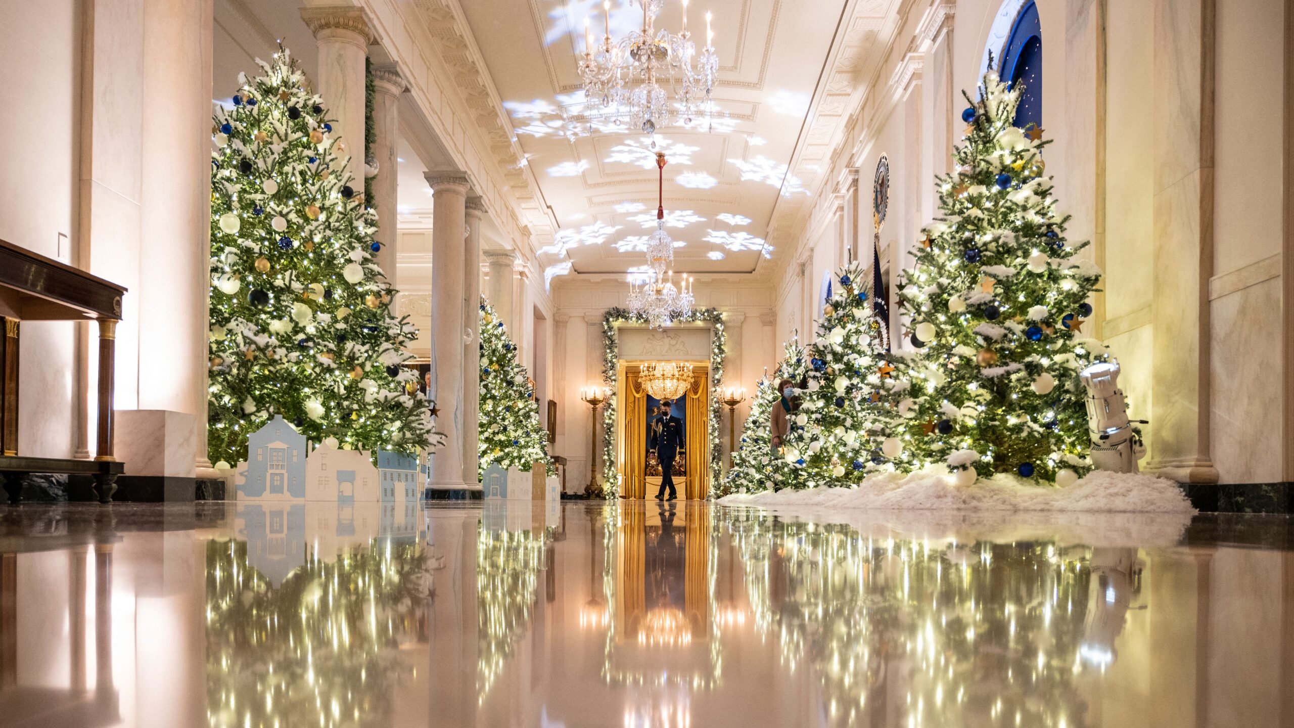 biden white house christmas decorations