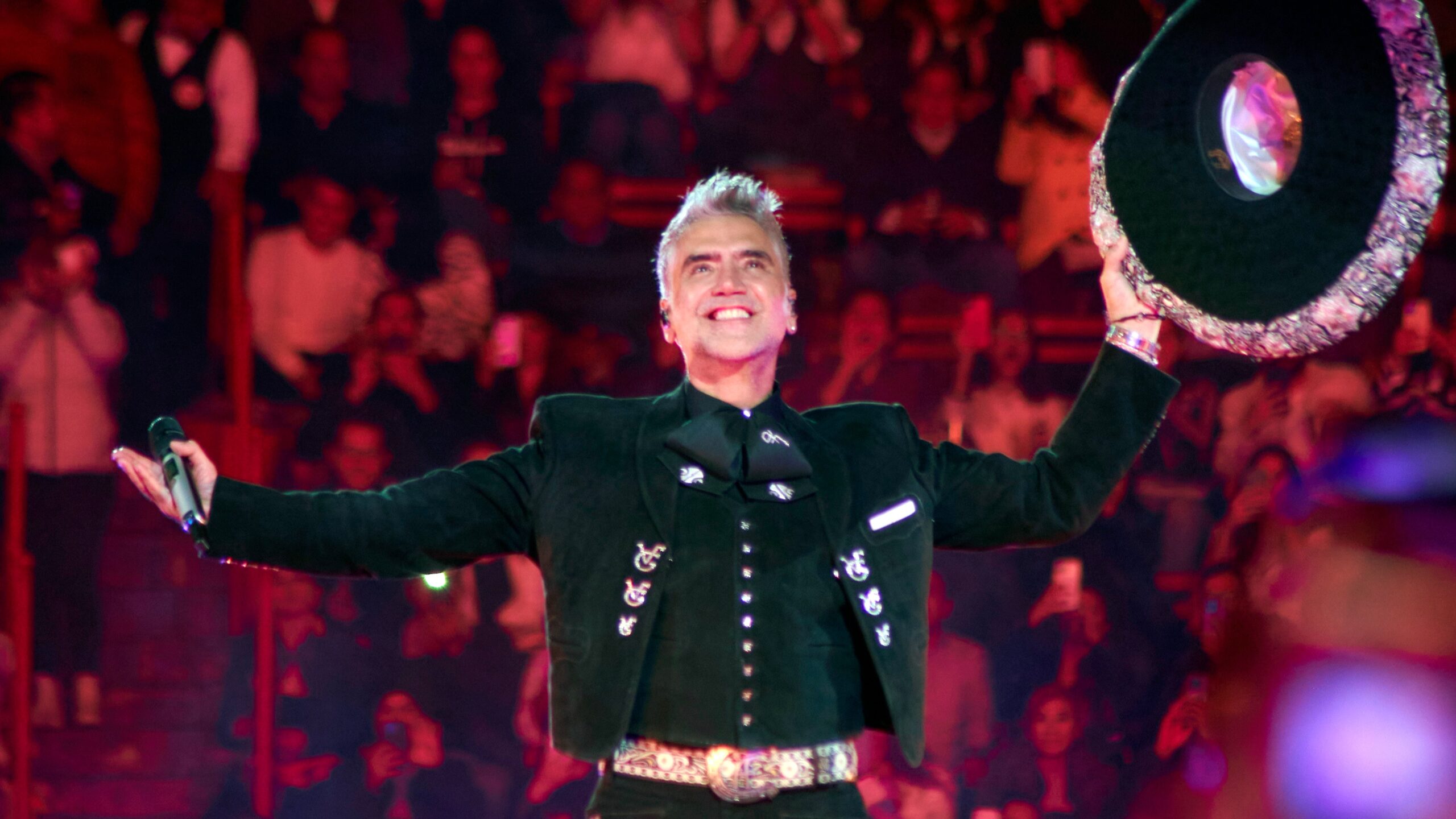 Alejandro Fernández en la Plaza de Toros México