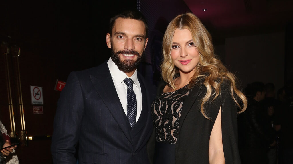 Julián Gil y Marjorie de Sousa