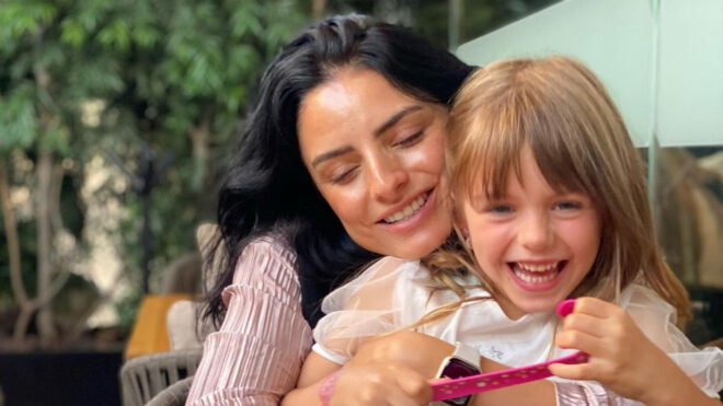 Aislinn Derbez y Kailani