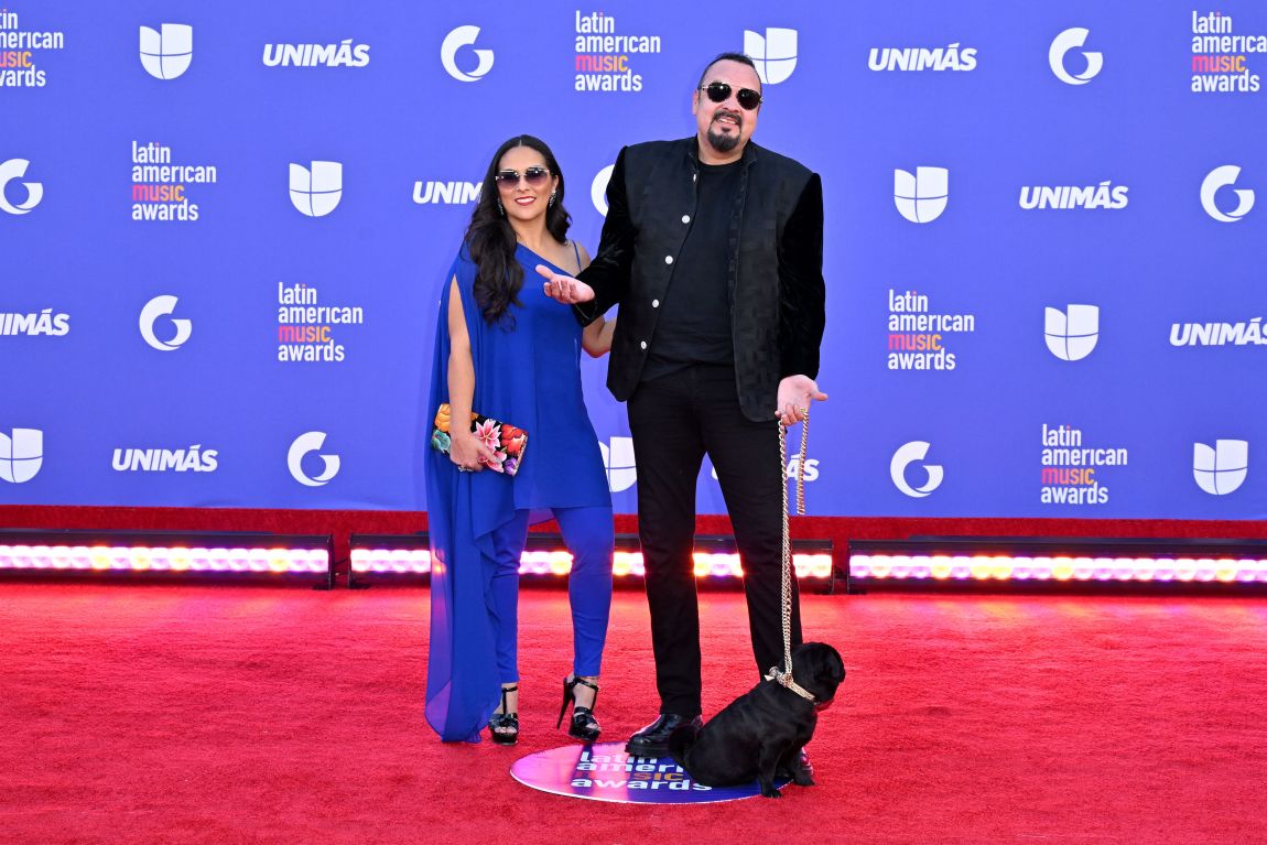 Pepe_Aguilar_y_Aneliz_Alvarez.jpg