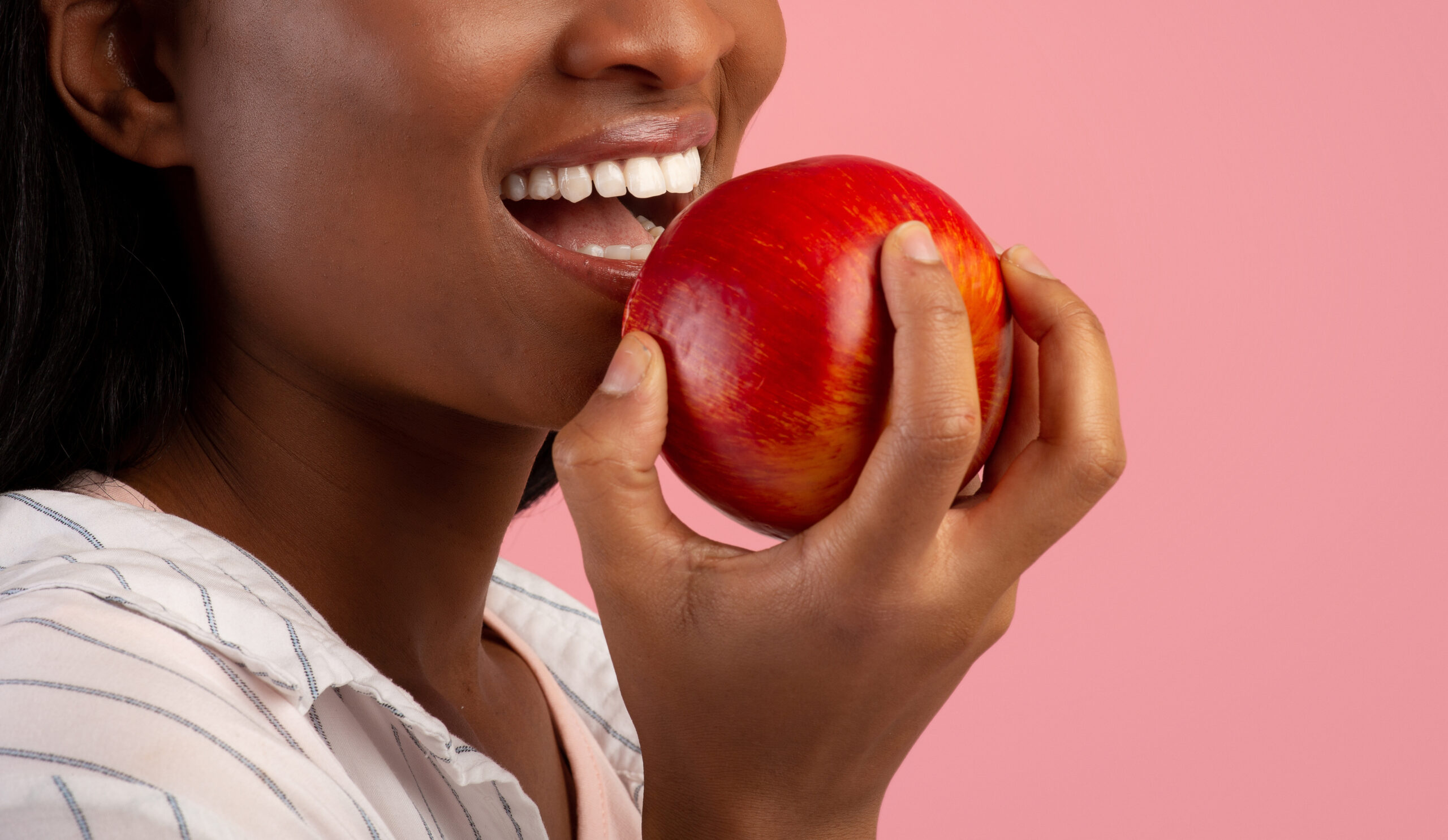 Apples - breakfast foods that help banish blaot