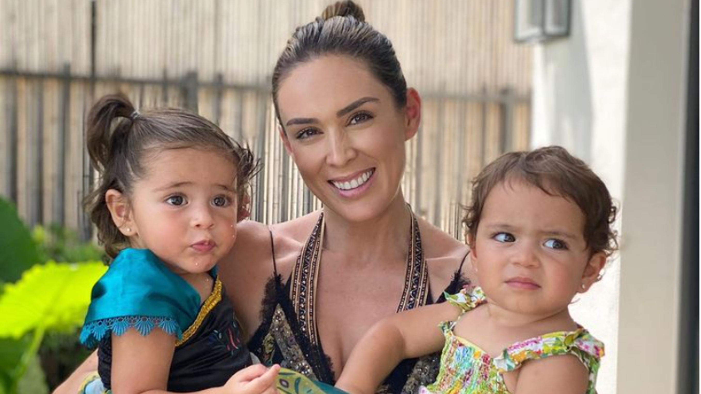 Jacqueline Bracamontes y sus hijas