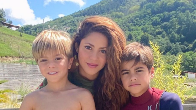 Shakira con sus hijos