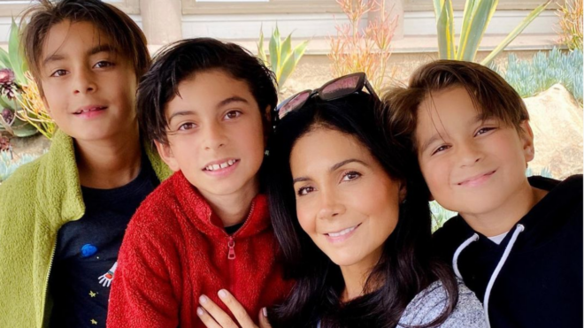 Paty Manterola y sus tres hijos