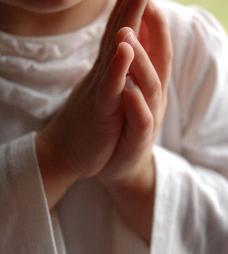 kid praying