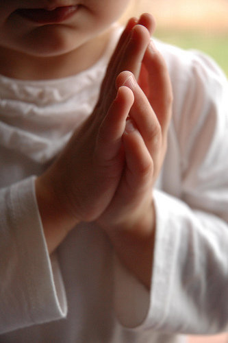 kid praying