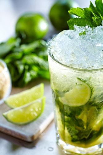 water with mint