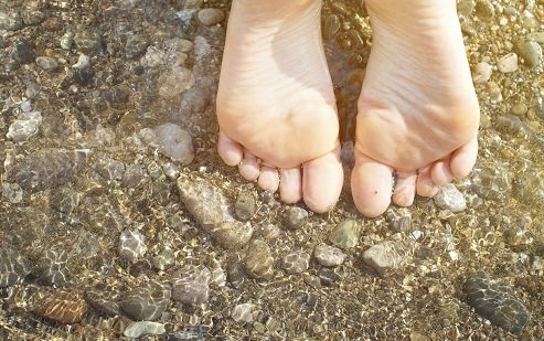 woman born with backward feet