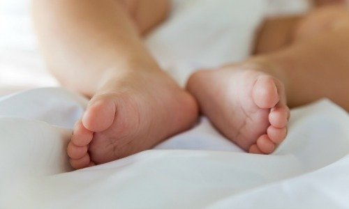 baby feet bed