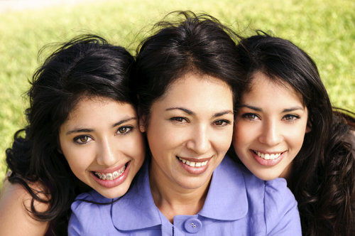 latina mother and daughters