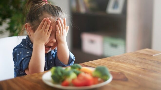 niña que no quiere comer