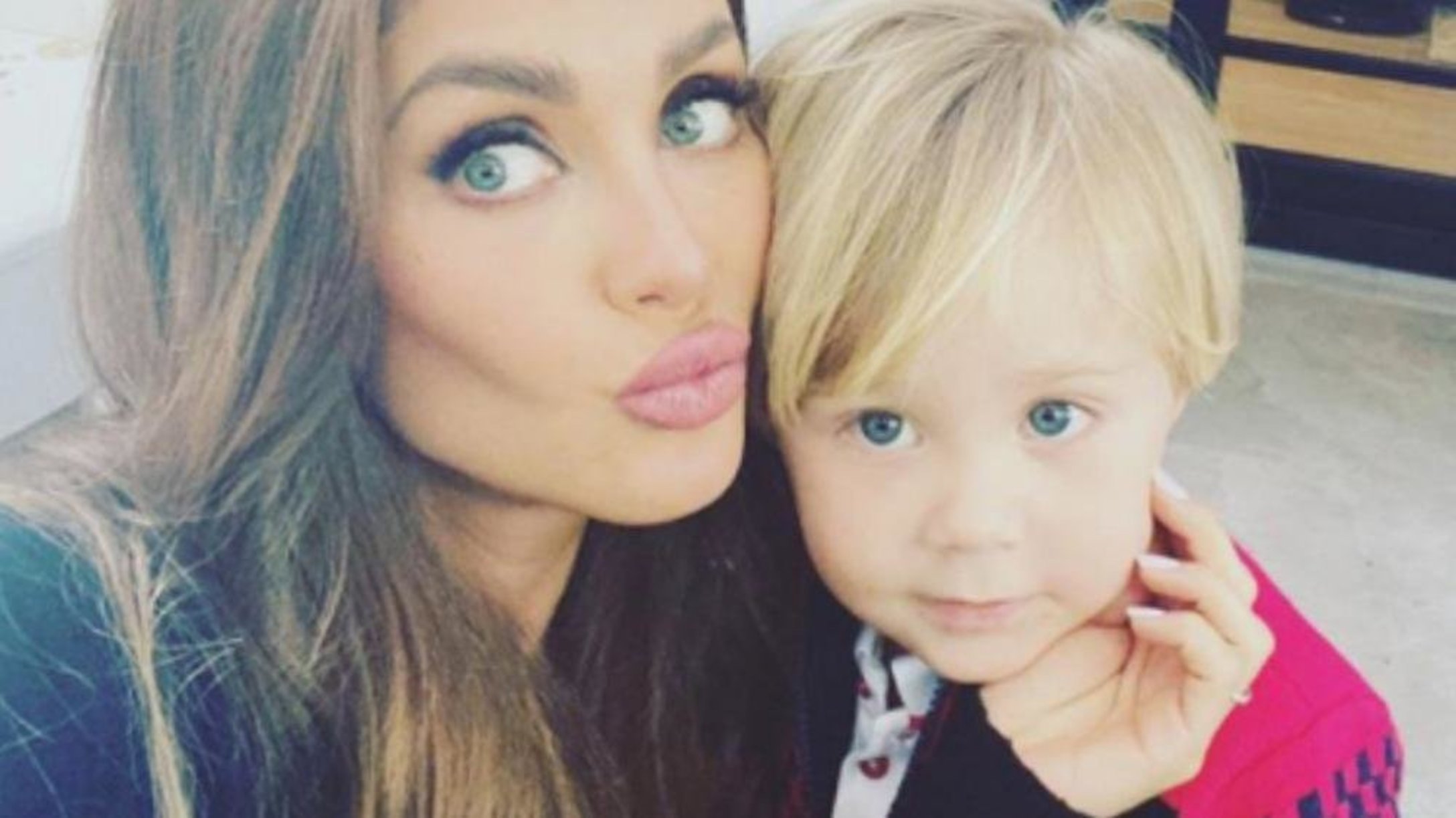 Anahi con su hijo Manuel