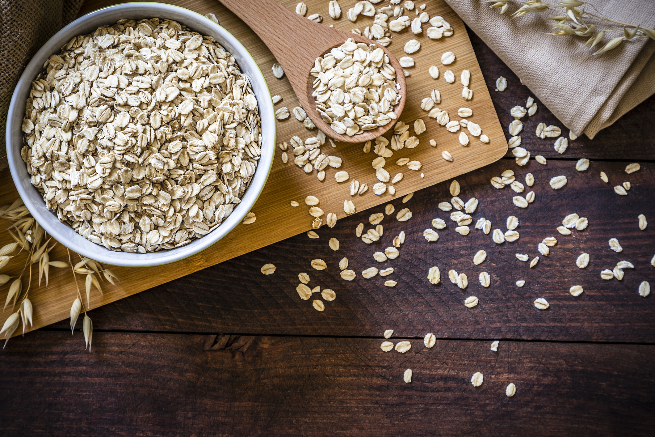 Uncooked oat flakes in bowl