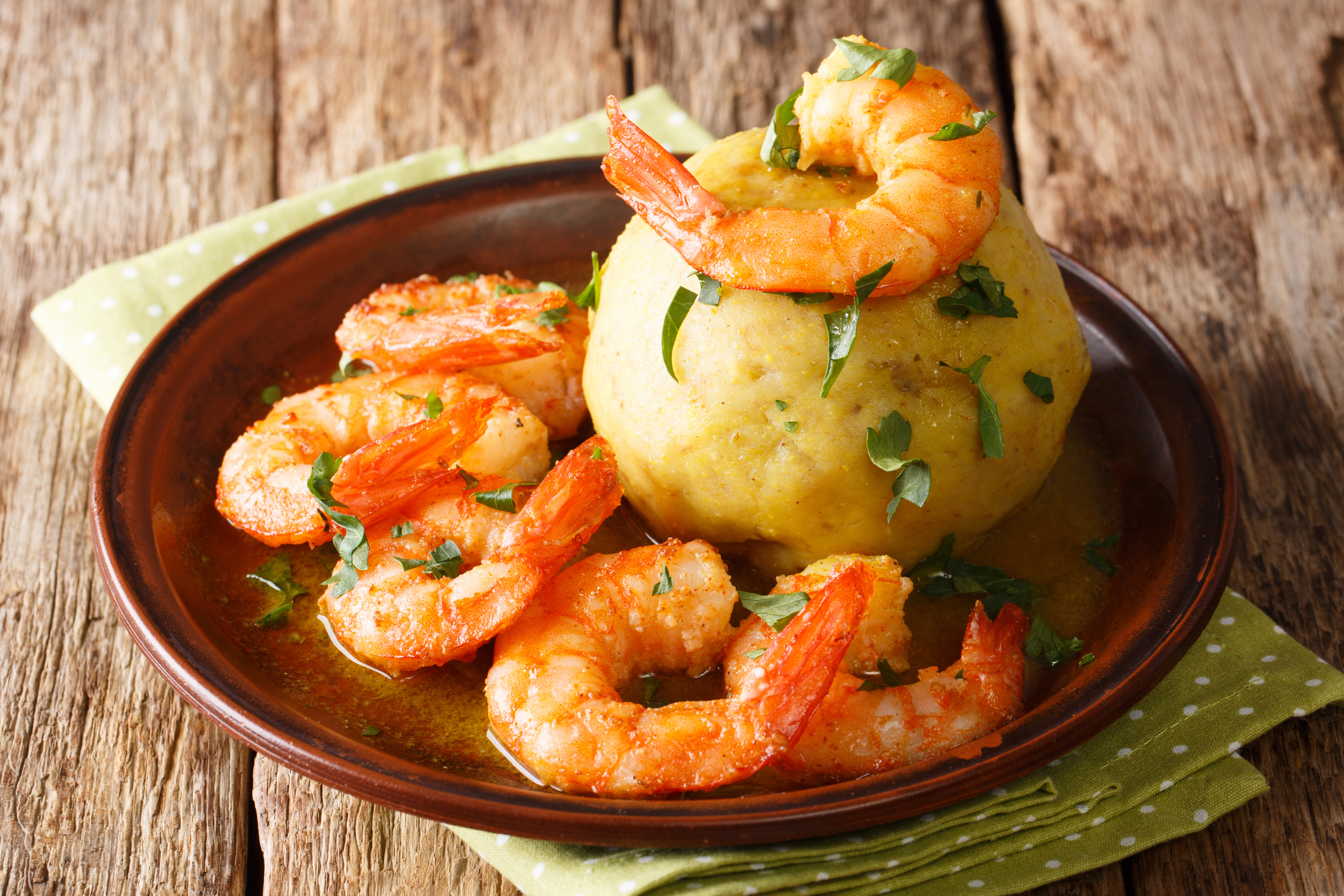 Delicioso mofongo con camarones al ajillo