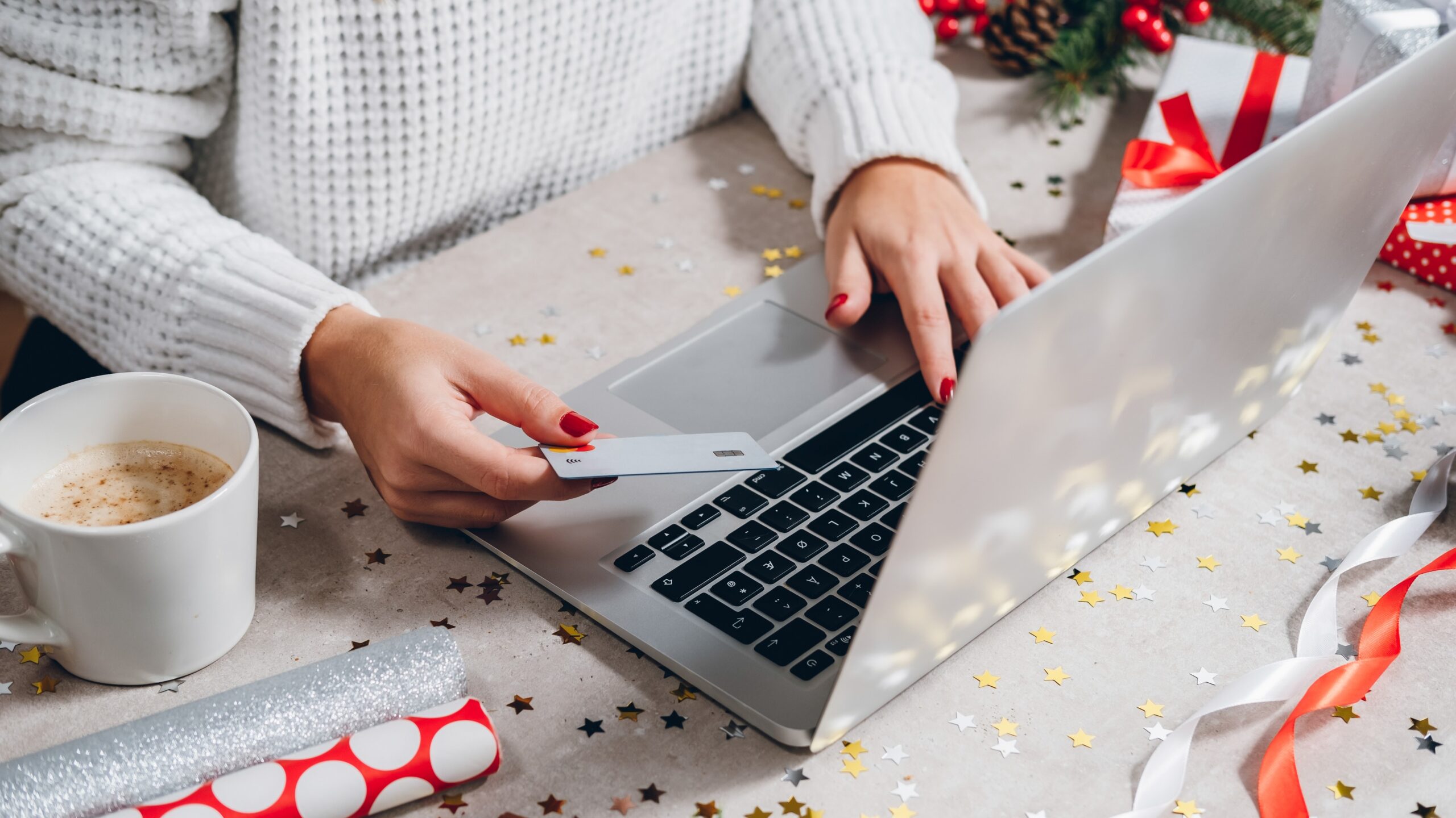 Mujer comprando online