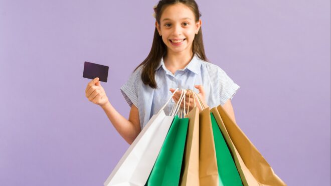 niña de compras