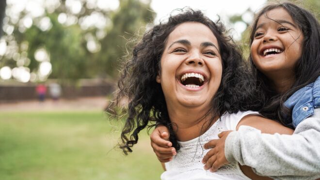 Madre feliz con su hija