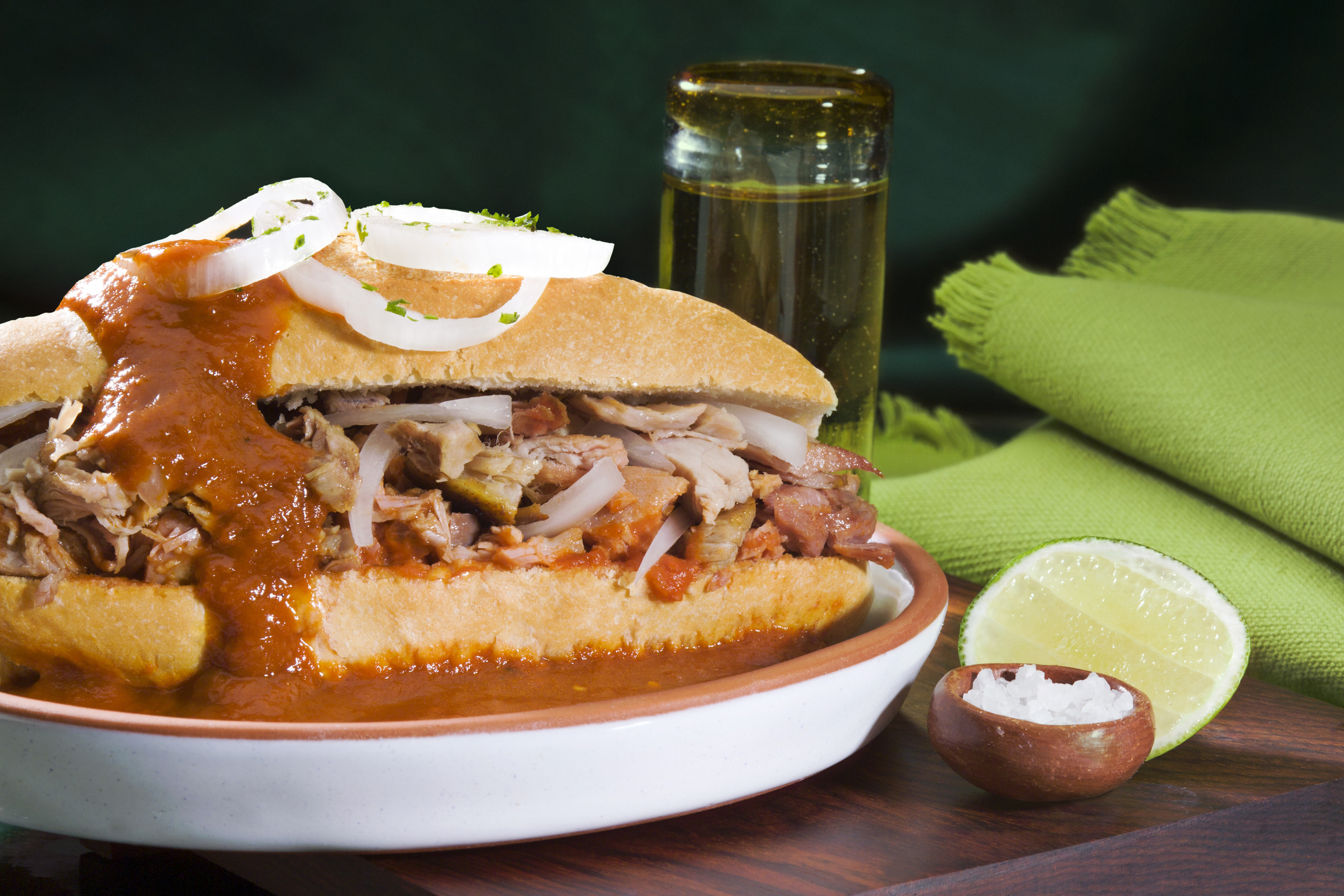 Torta ahogada Guadalajara servida en un plato