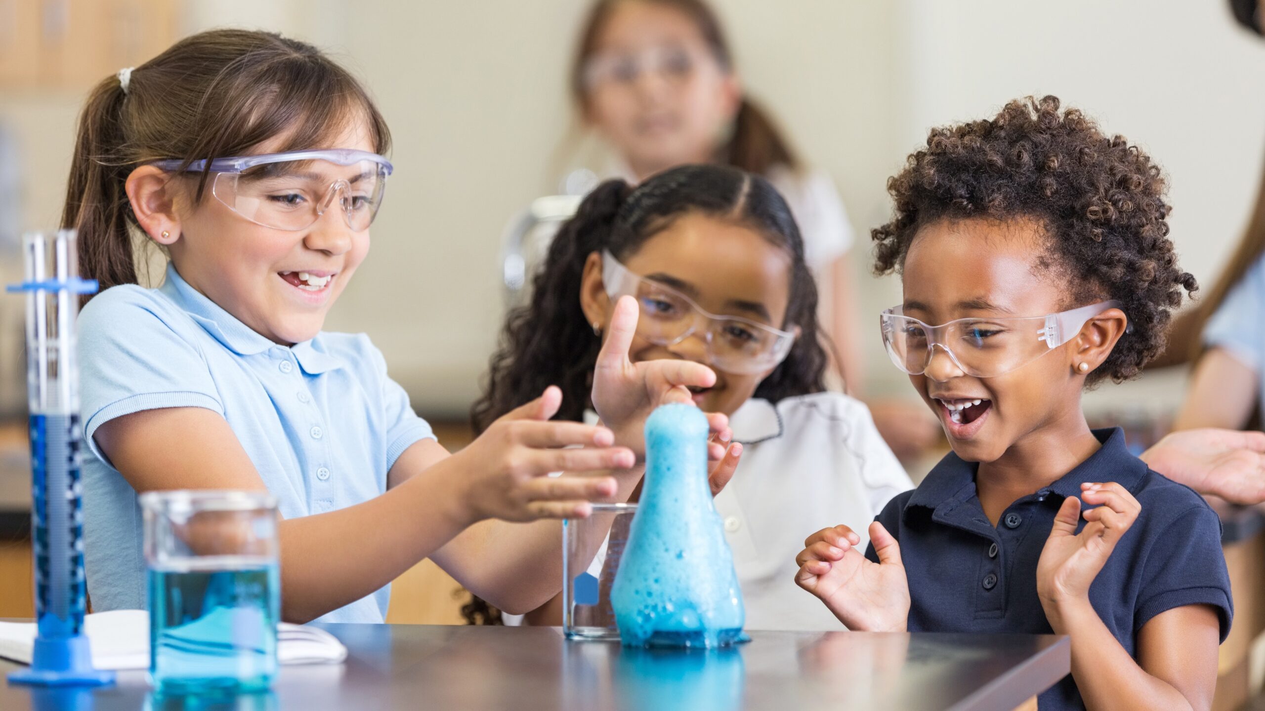 niñas experimento de ciencias