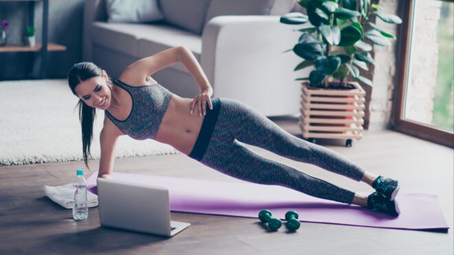 mujer haciendo ejercicio