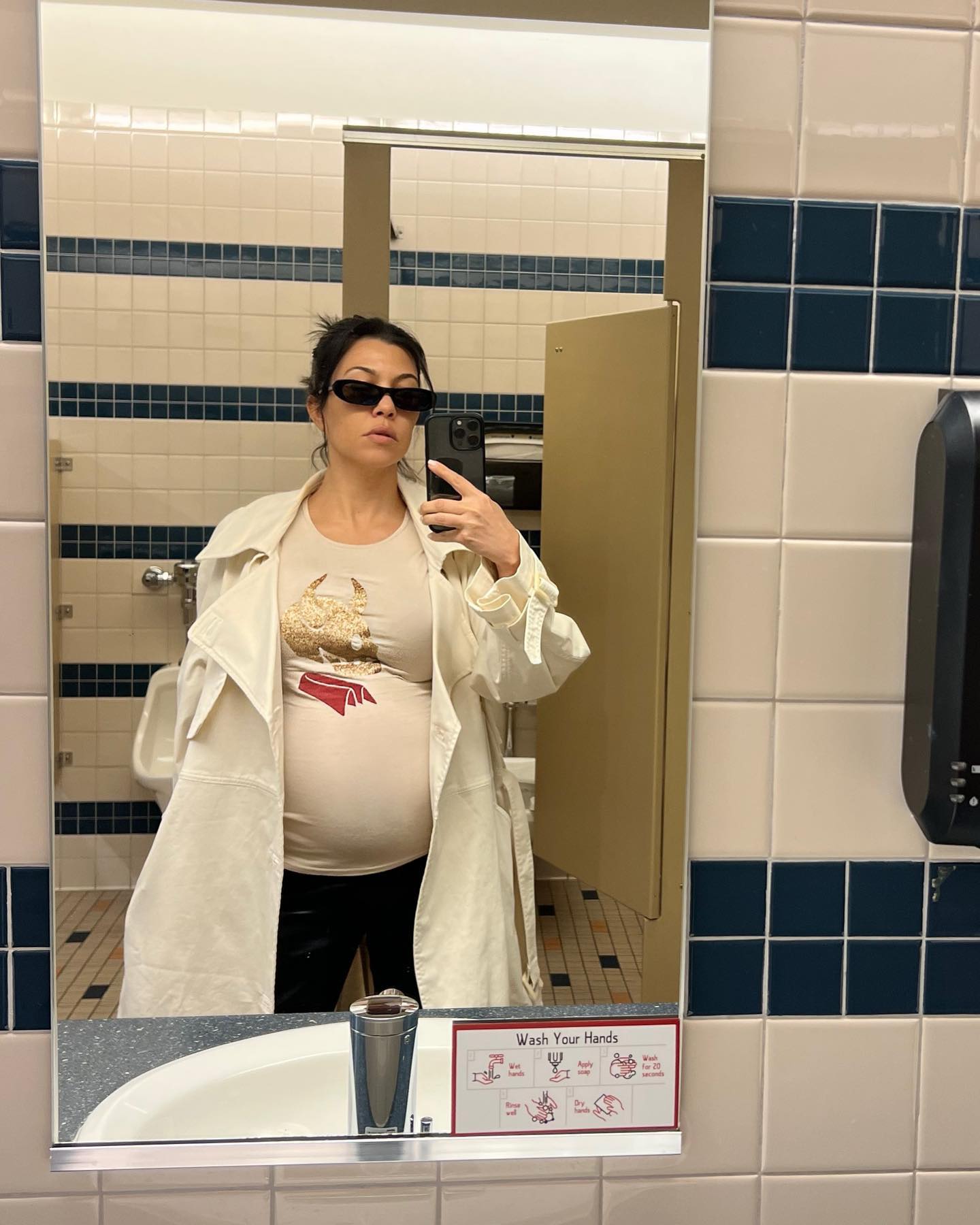 kourt-public-bathroom-bump-selfie.jpg