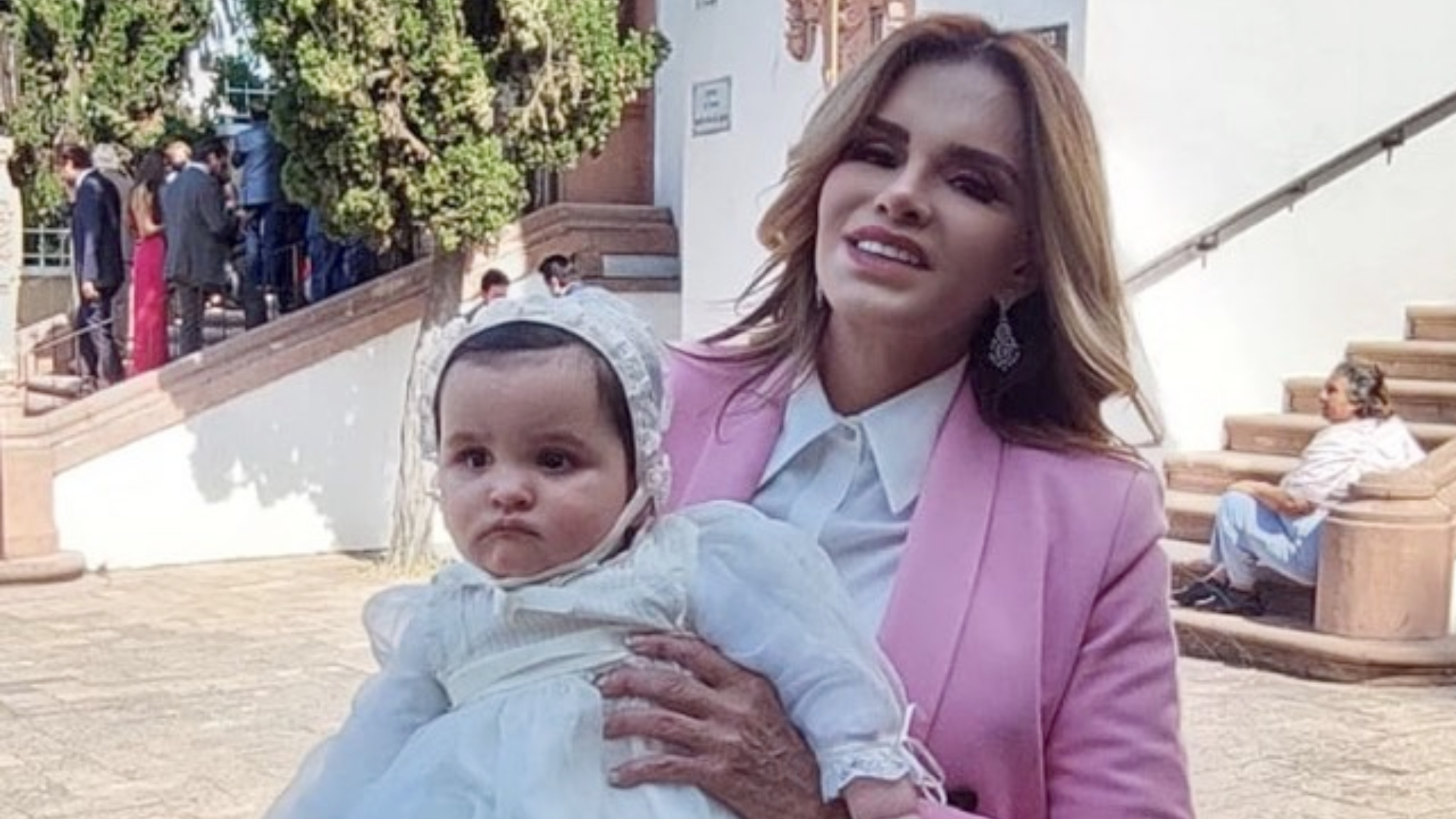 lucia mendez con nietecita