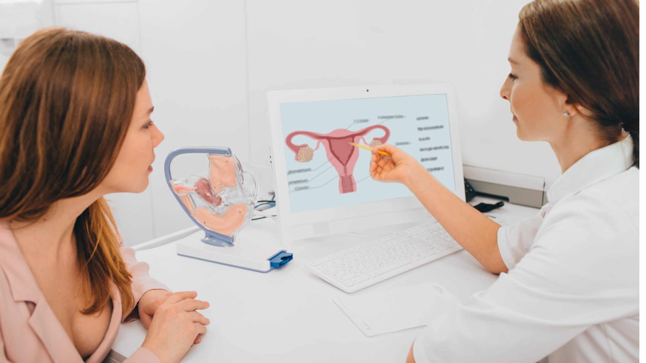 Mujer en consulta ginecologa