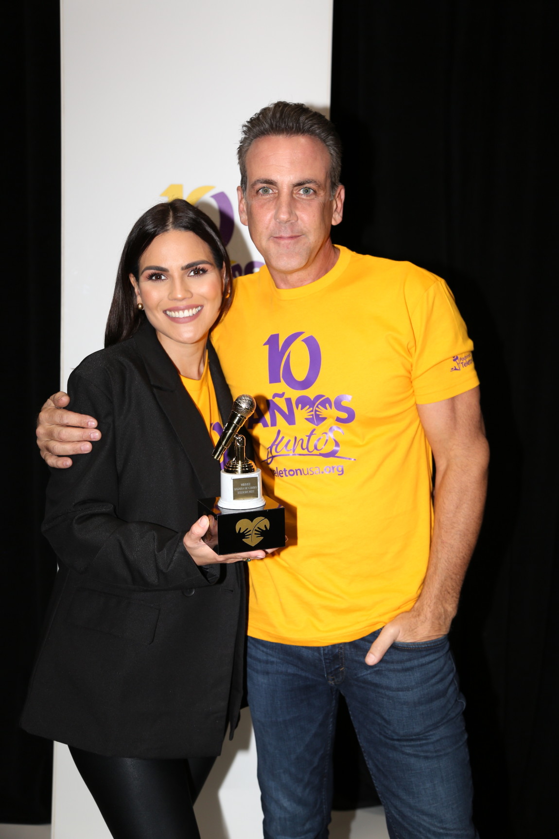 11263-KARINA-BANDA-Y-CARLOS-PONCE-TELETON2022usa-0029.jpg