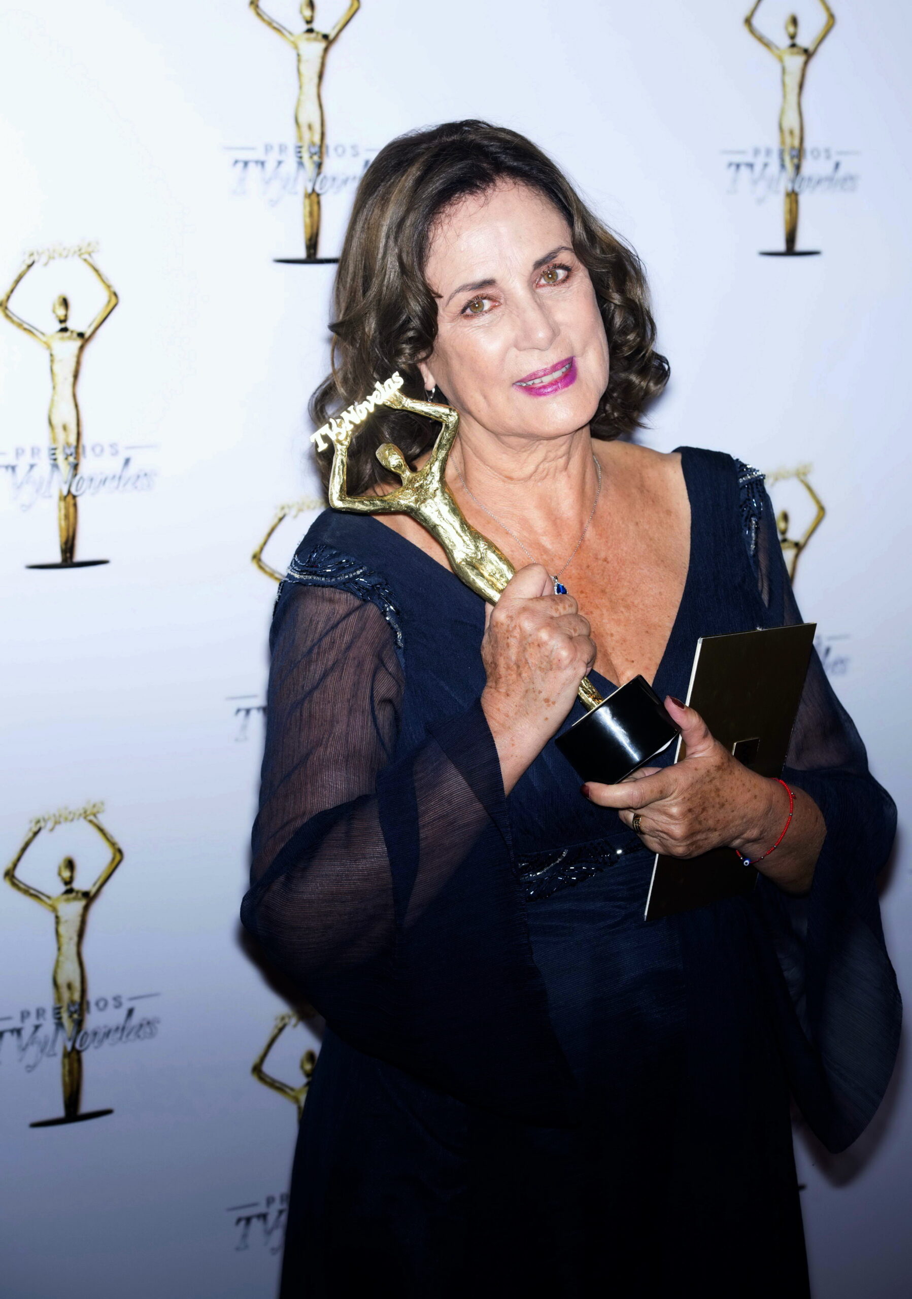 11955-7337helenarojo001.jpg