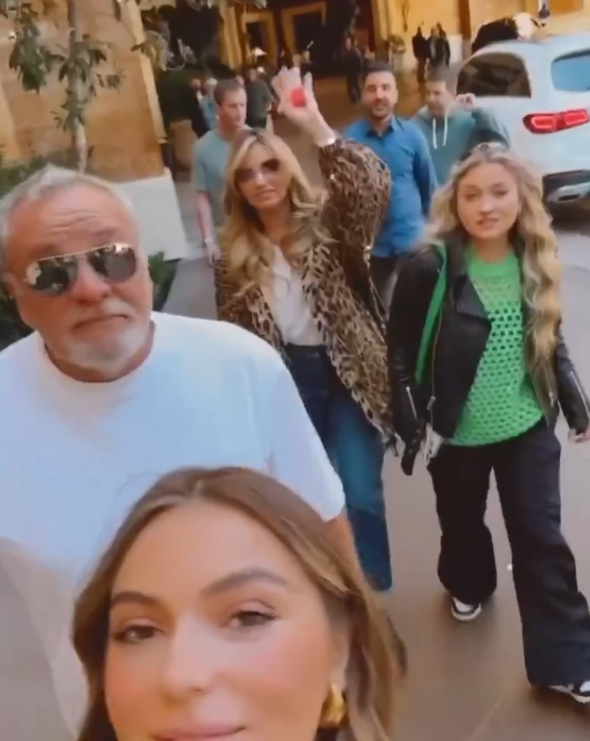 Ang_lica_Rivera_y__El_G_ero__Castro_con_su_familia_caminando_en_Las_Vegas.jpg