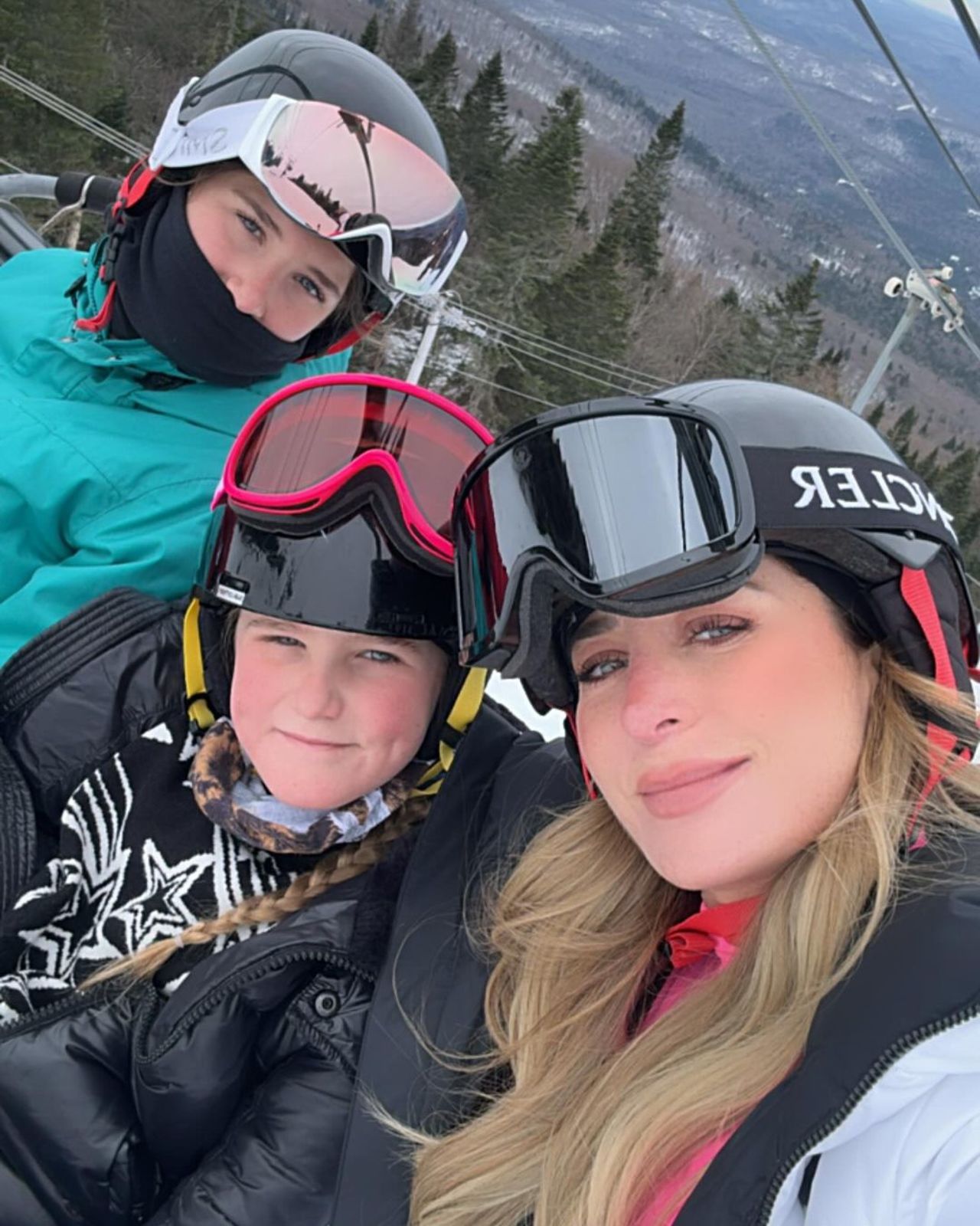 Cerrando_con_broche_de_oro_el_invierno____Mi_mejor_plan_siempre_sera__con_mis_-mosqueteras__Amamos__monttremblant____tourism-1.jpg