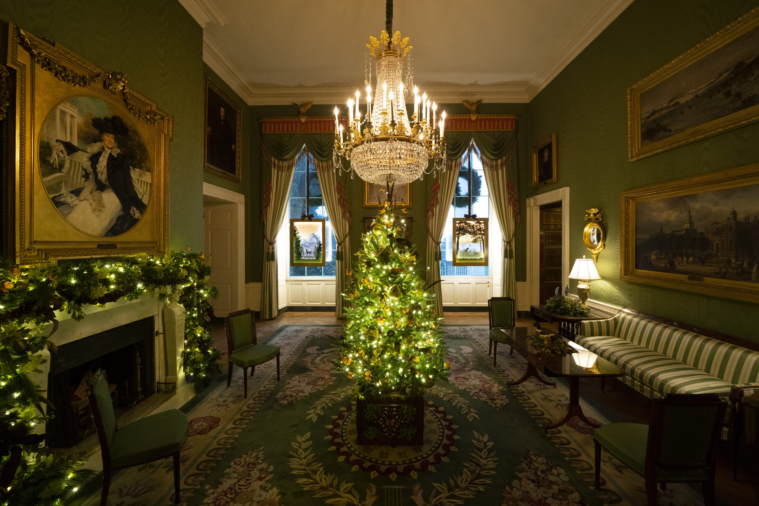 White House Holds Press Preview For Its Christmas Décor