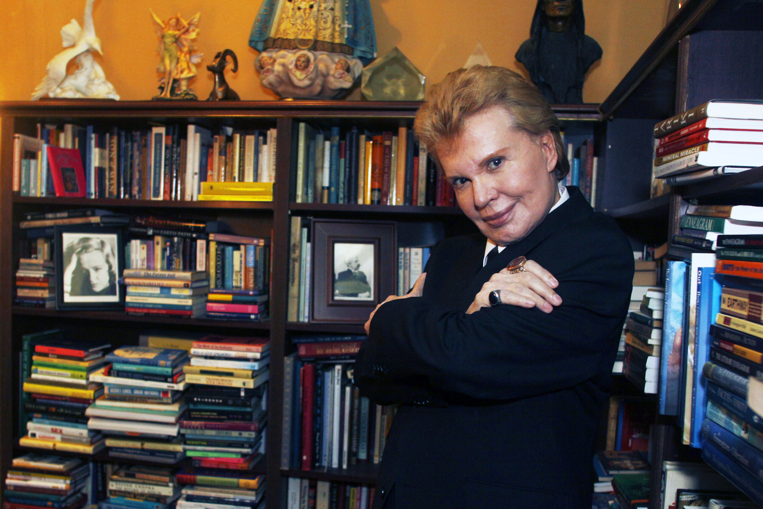 Walter Mercado Archive