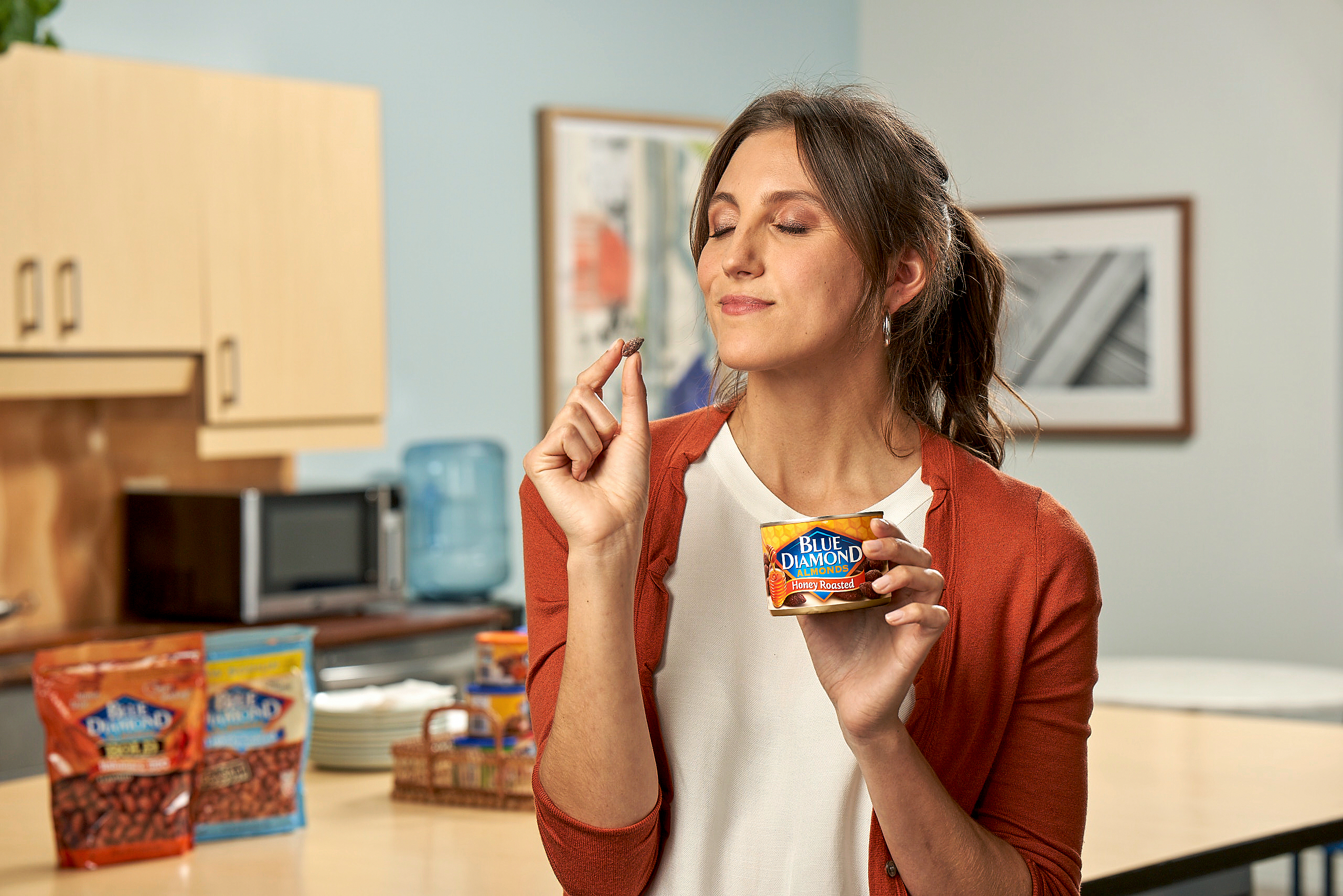 Large-Snack_Almonds_Advertising_Gimme_Campaign_Photo_Selects-1.jpg