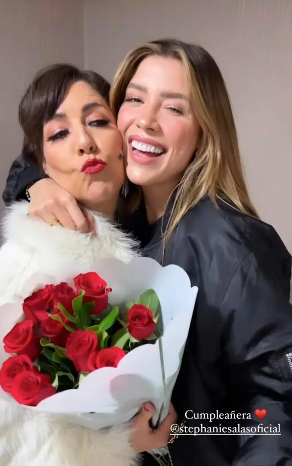 Michelle_Salas_en_el_cumplea_os_53_de_su_madre_Stephanie_Salas-1.jpg