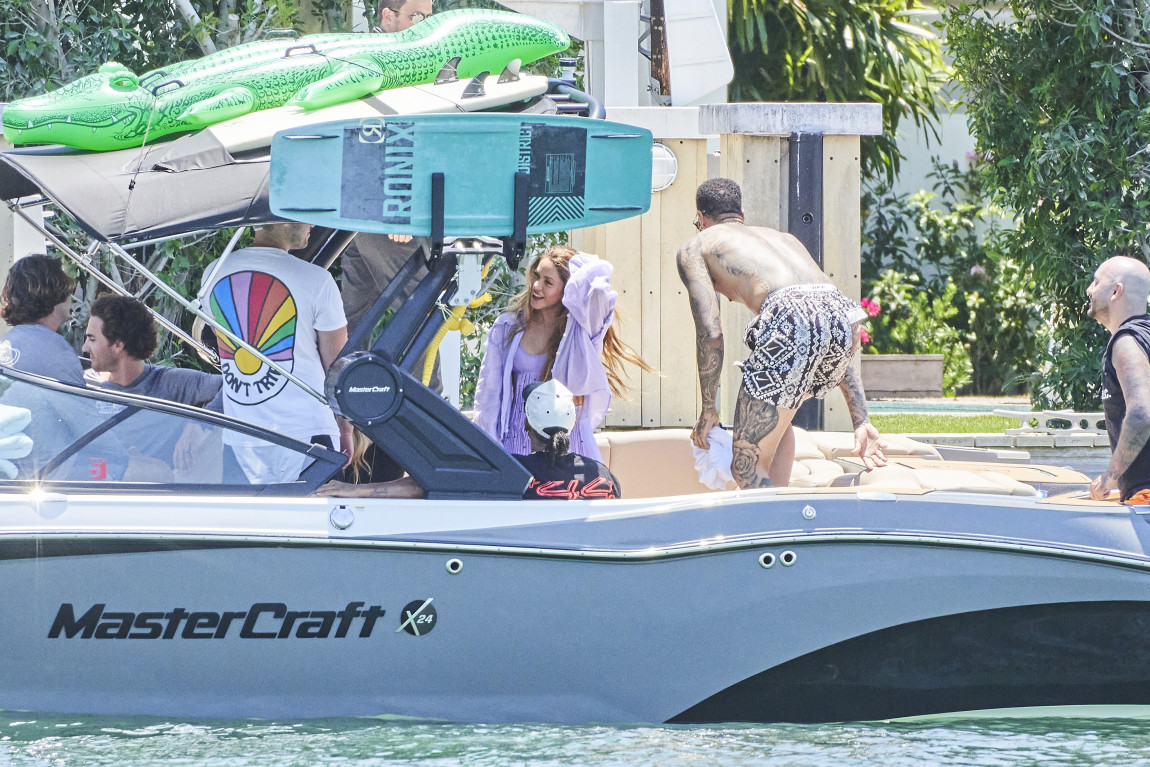 Shakira_y_Lewis_Hamilton_juntos_en_Florida_3.jpg