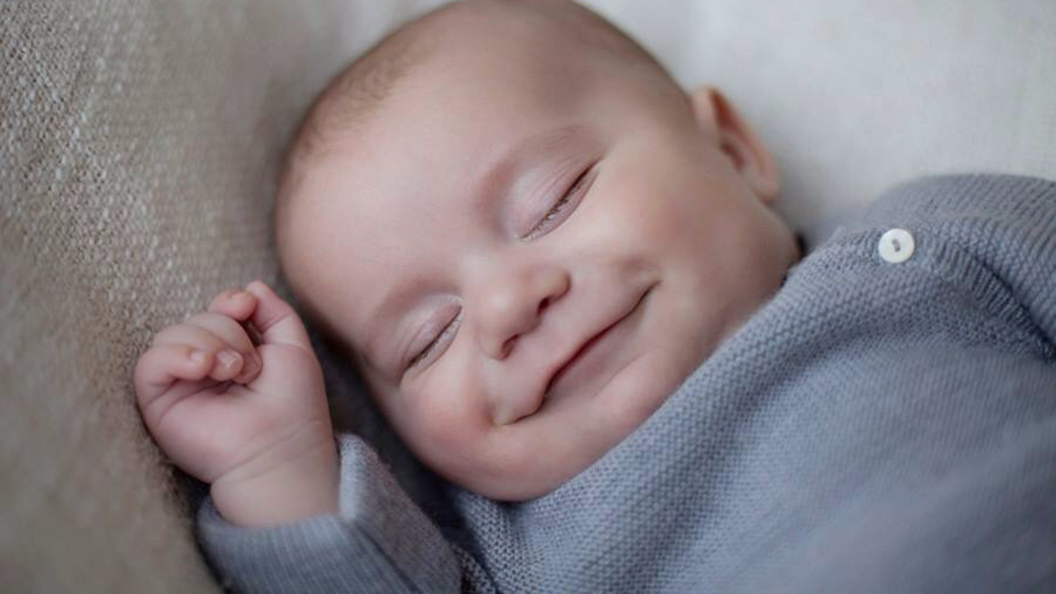 button-hand-head-nose-baby-face-smile-ear-calm-sleep_t20_A2RnGm-1.jpg