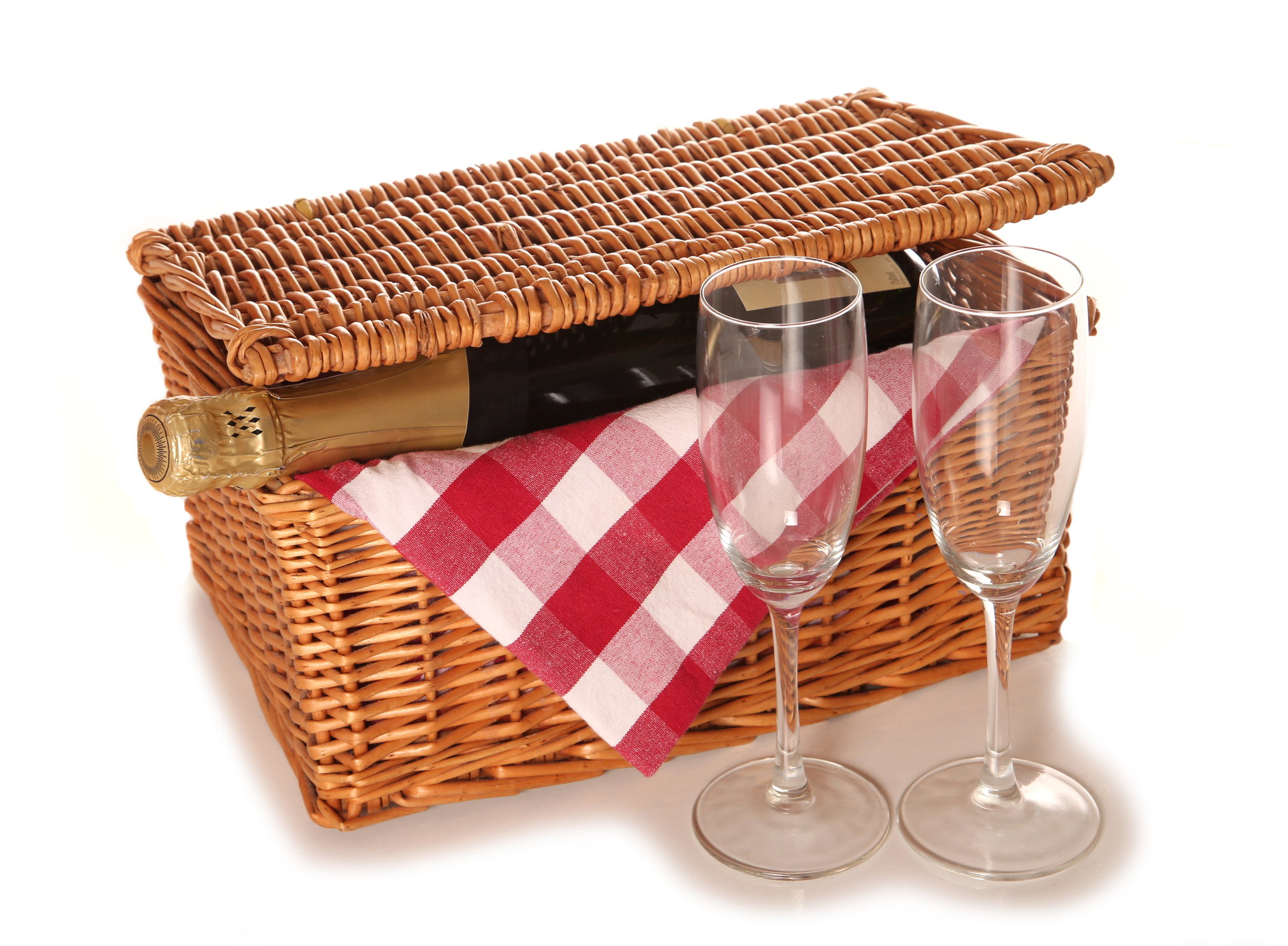 picnic hamper with champagne