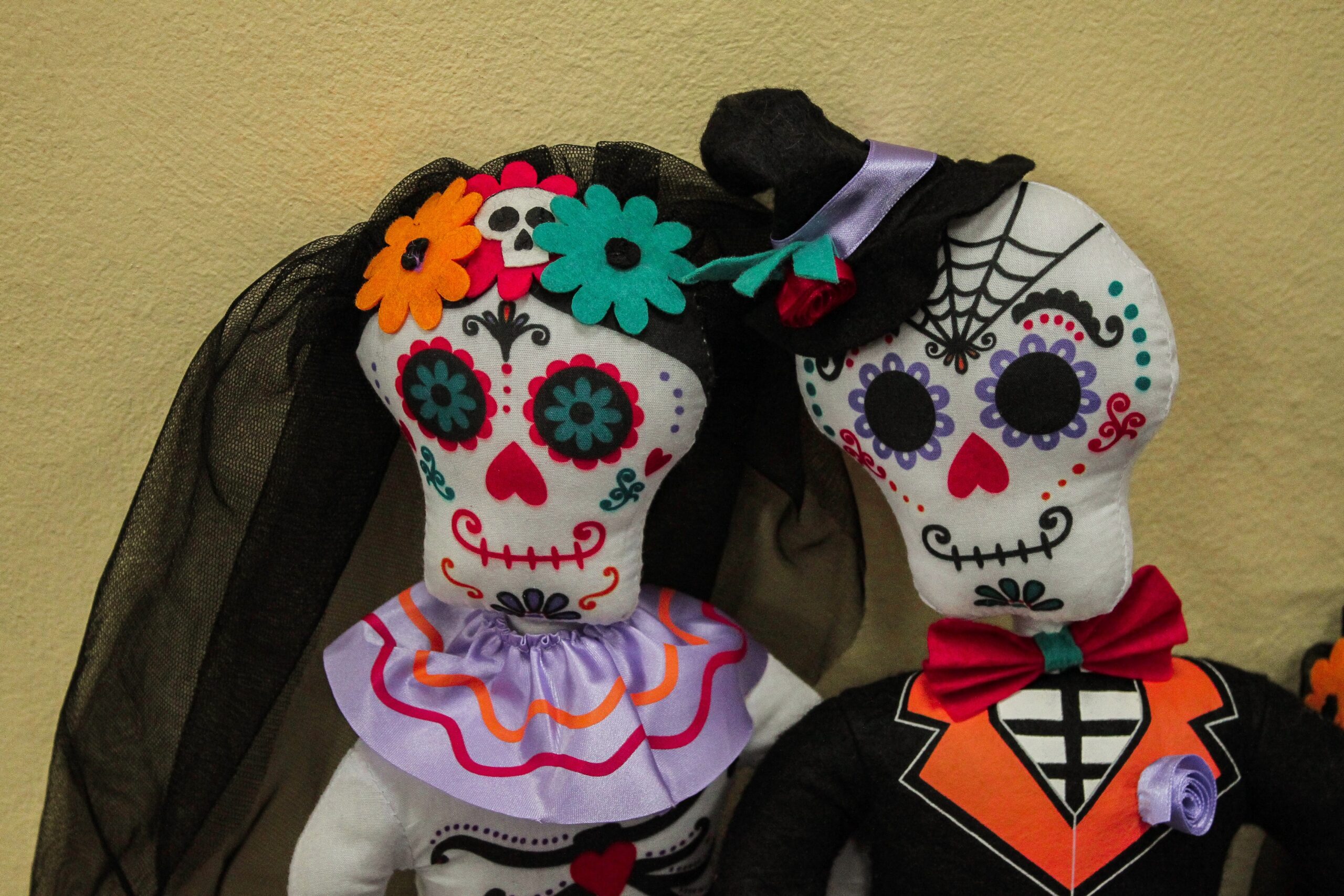 dolls-a-pair-of-beautiful-skeletons-in-the-outfits-of-the-newlyweds-day-of-the-dead-dia-de-los_t20_Nxzvar-3.jpg