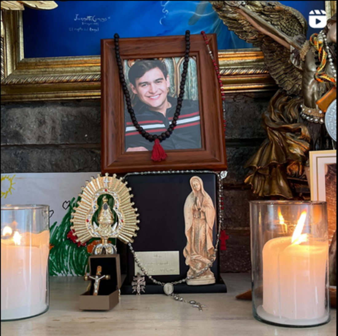 foto_julia_n_Figueroa_altar.png