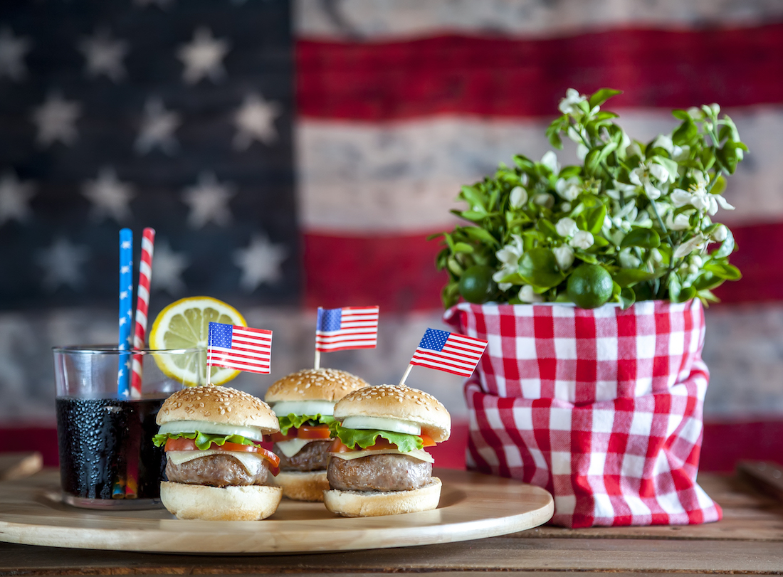 4th July, cheeseburgers & background American flag