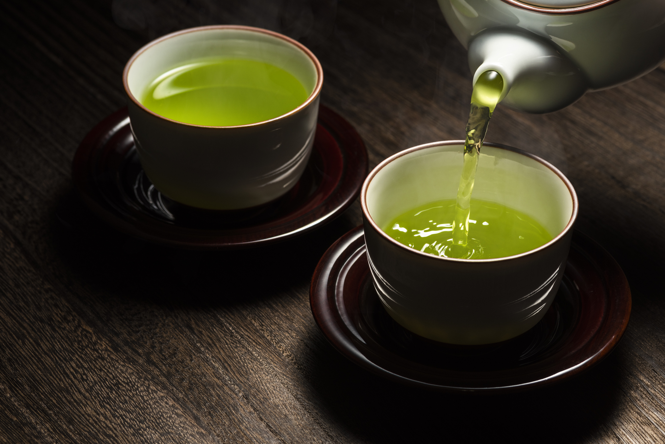 Pour green tea