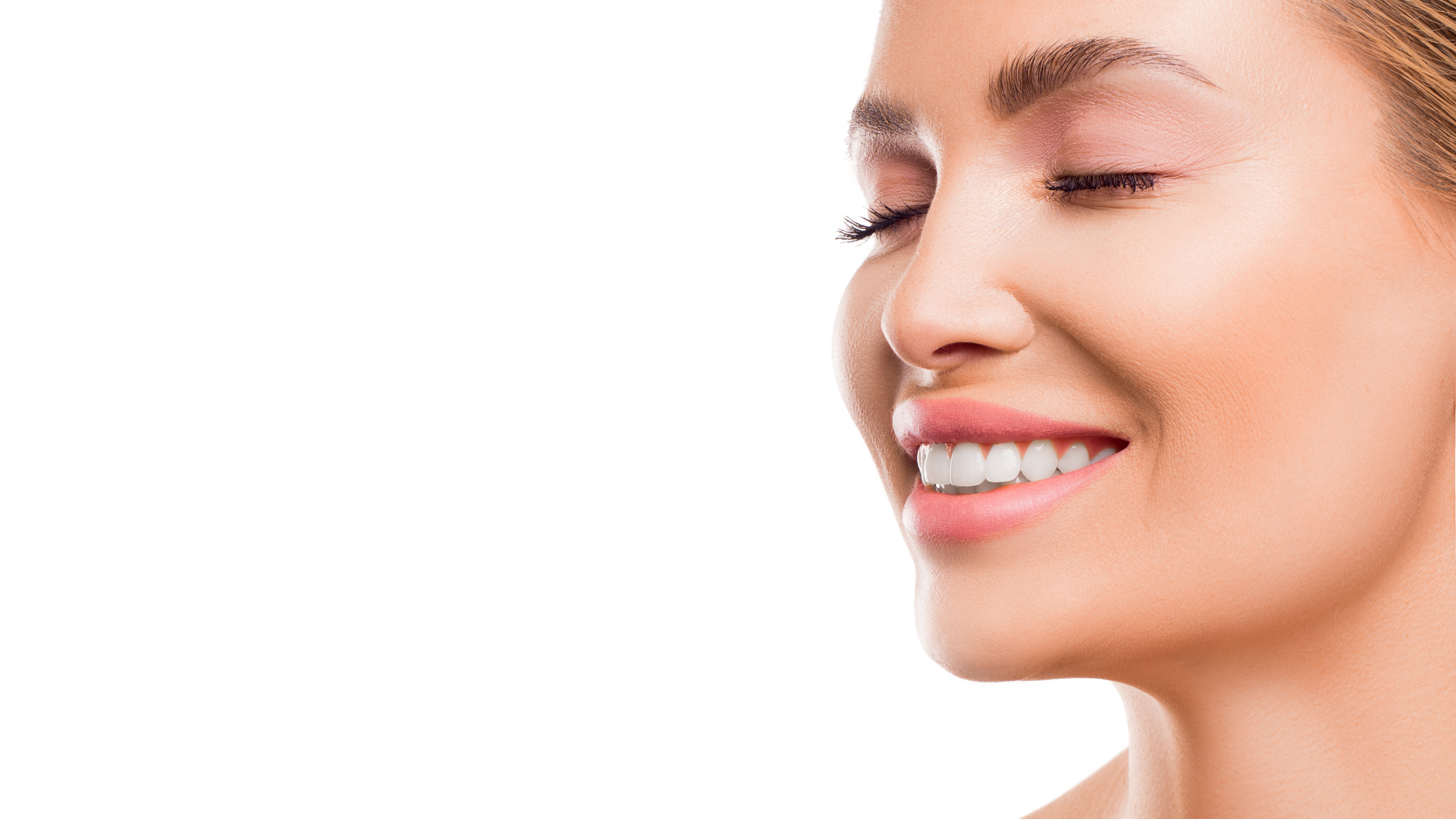 Close up portrait of a smiling woman.