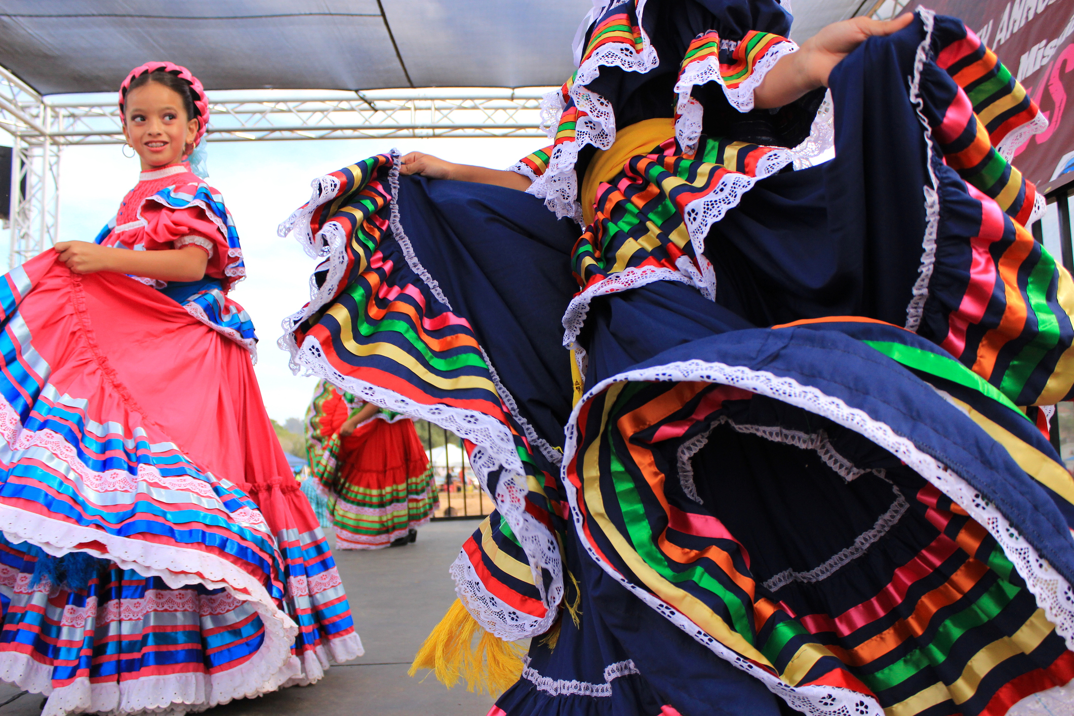 Young girls performing traditional Mexican dance